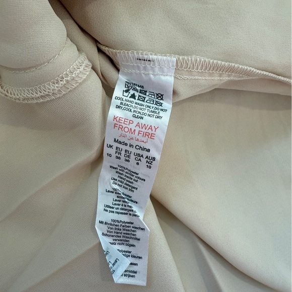 PrettyLittleThing Champagne Satin Pleat Detail Bardot Flared Sleeve Shift Dress - Picture 9 of 9